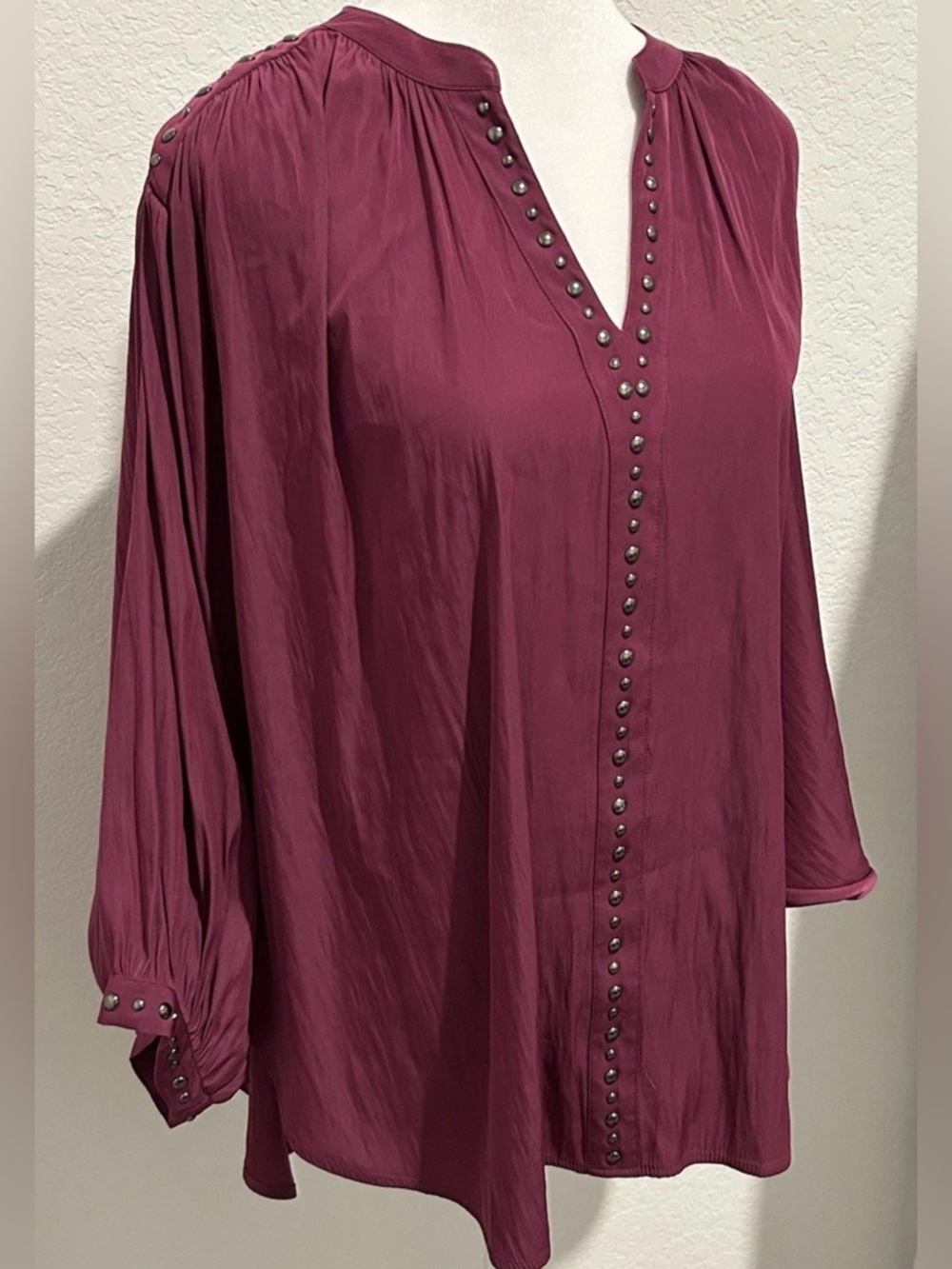 Chico's Women’s Plum W Studded Trim Batwing Blouse Sz 1.5 (10) Relaxed V-neck